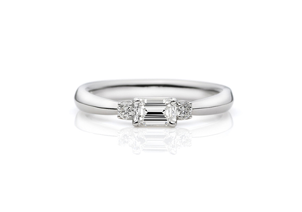 【婚約指輪】ラウンドだけじゃない！エメラルドカットのダイヤモンド