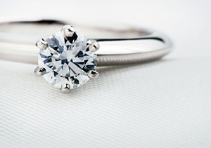 【婚約指輪】ダイヤモンドを4Cだけで選んでいませんか？