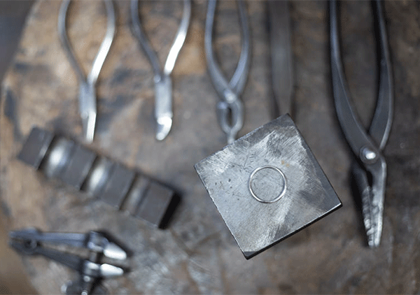 ジュエリーリフォームはオーダーメイド専門店で