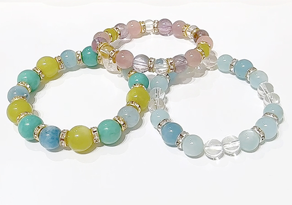 3月の誕生石、アクアマリン、ブラッドストーン、珊瑚、アイオライト